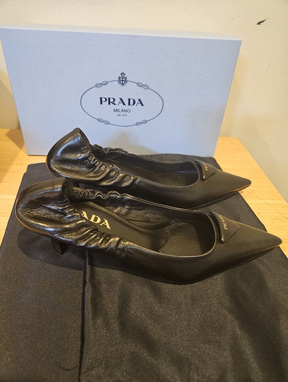 Authentic! PRADA Black Leather Triangle Logo Pointed-Toe Kitten Heel Pumps Sz 37 - Picture 5 of 9